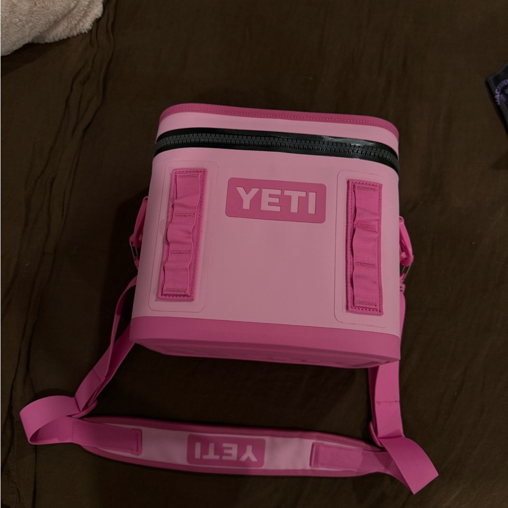 YETI Pink flip 8 limited edition Insulated Cooler Bag soft